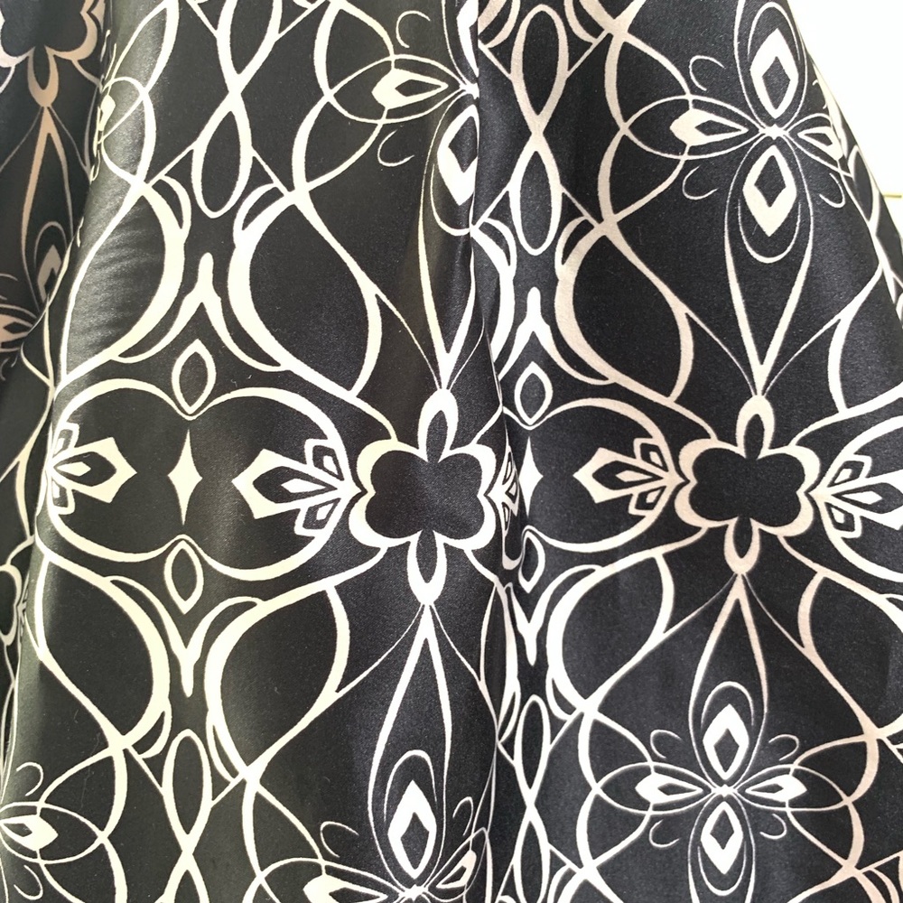 Black & cream/light tan geometric shape skirt flowy A-line size 8 - Picture 3 of 5